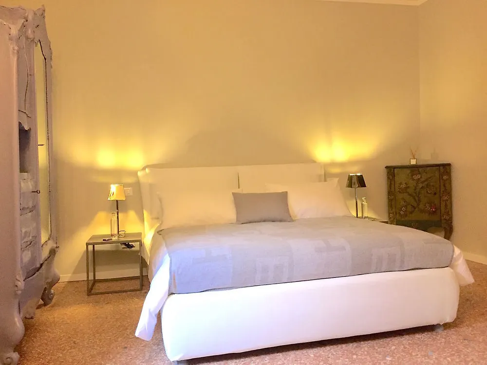 Joseph Apartments Veneza 0*,